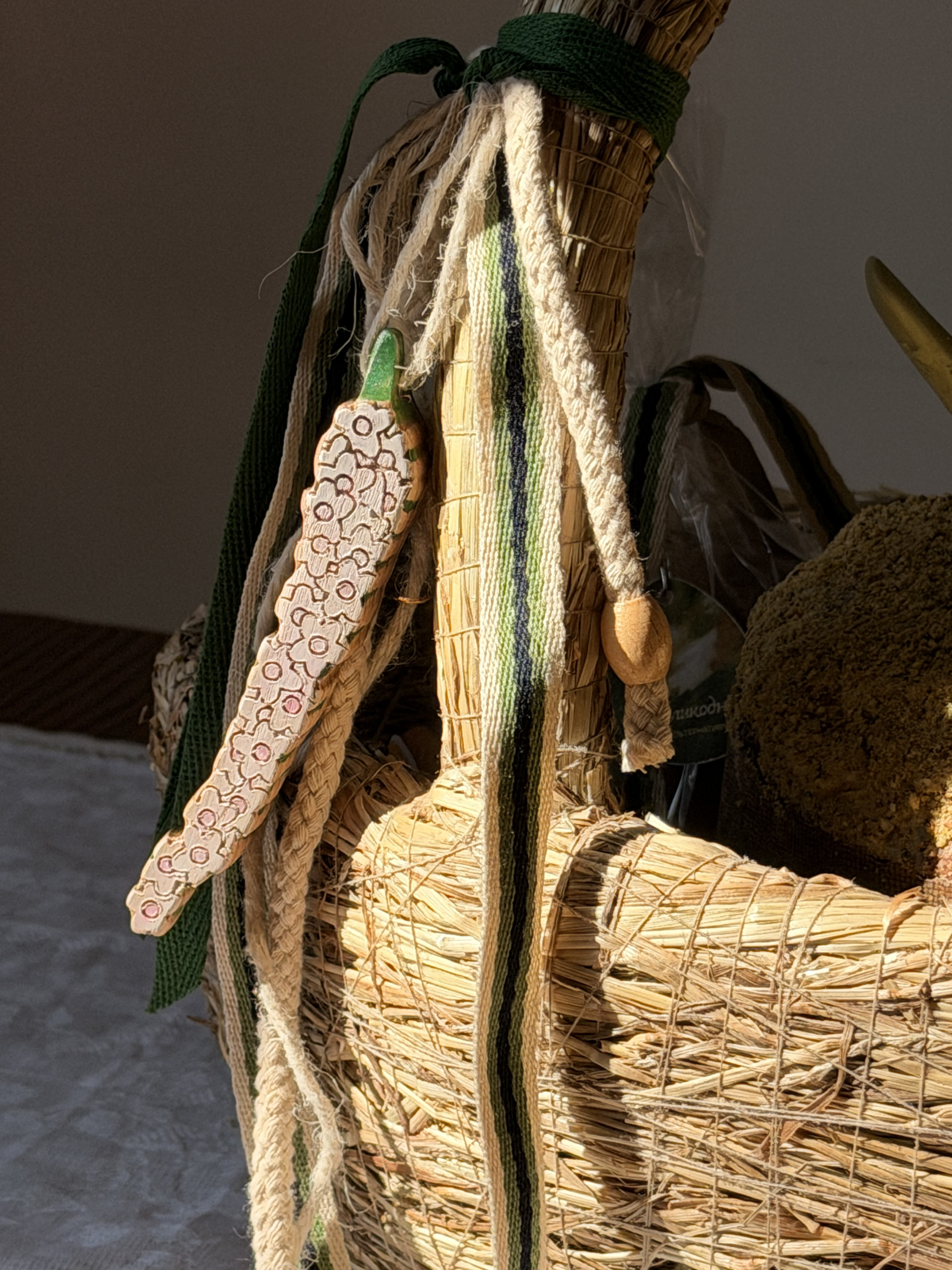 Брелок-підвіска для великоднього кошика «Гілка яблуневого цвіту»